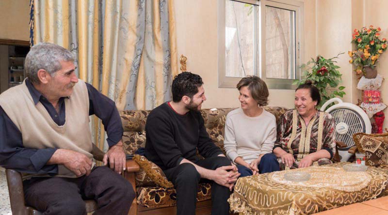 بالصور: عقيلة الرئيس الأسد تزور جرحى الجيش السوري