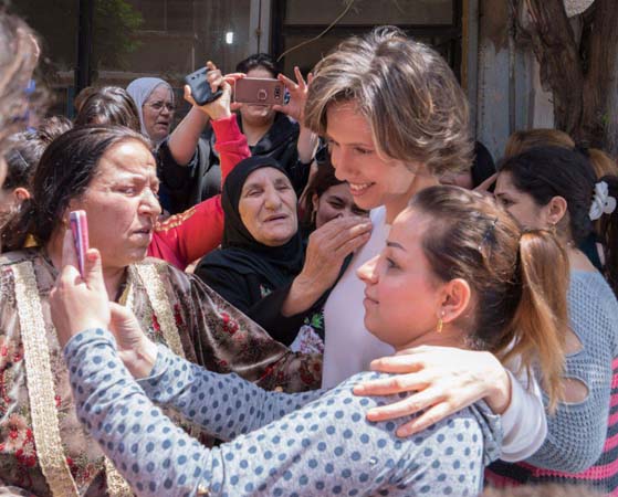 بالصور: عقيلة الرئيس الأسد تزور جرحى الجيش السوري