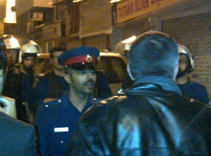 رئيس مركز البحرين نبيل رجب يتعرض للضرب من قبل ضابط أمن

