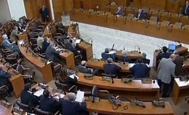 الجولة الرابعة المسائية لمجلس النواب: 14 آذار مستمرة في "المزايدة السياسية" والأكثرية ترفض المراهنات على "تغييرات في المنطقة"