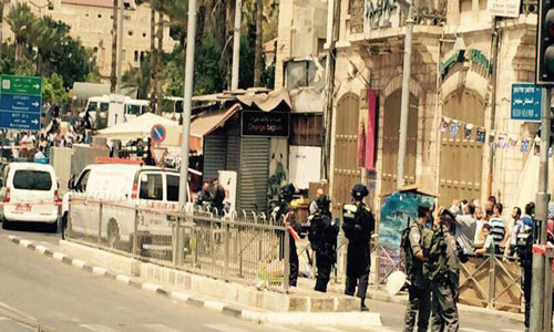 استشهاد شاب فلسطيني بعد طعنه شرطيين صهيونيين قرب باب العامود في القدس المحتلة