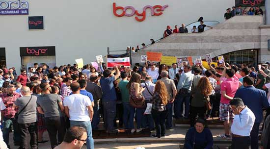 مئات الأتراك يحتشدون في اسطنبول ومرسين تنديدا بدعم حكومة أردوغان للإرهابيين في سوريا