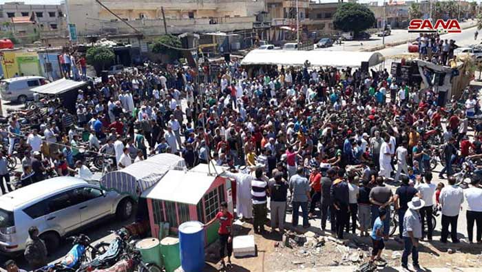  بمشاركة المئات من الأهالي.. رفع العلم الوطني في داعل بريف درعا