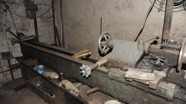 العثور على مصنعين لمواد كيميائية وآخر للصواريخ والقذائف في الغوطة الشرقية