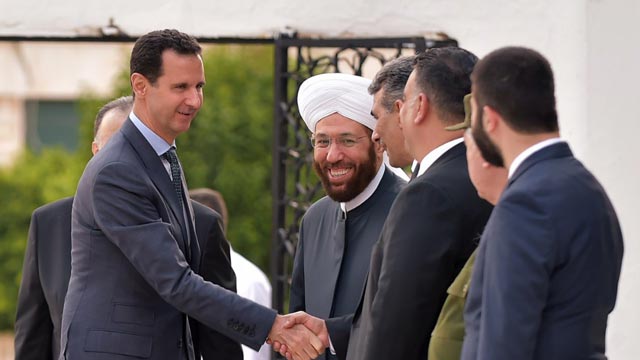 الرئيس الأسد يؤدي صلاة عيد الفطر المبارك في طرطوس