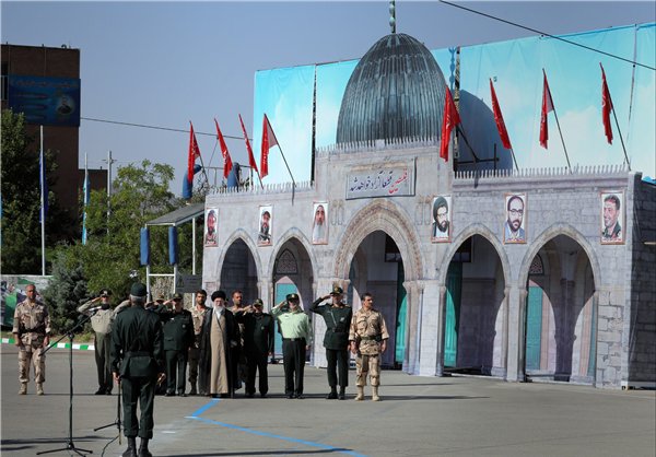 الإمام الخامنئي: الأعداء عاجزون عن ارتكاب حماقة ضدّ إيران