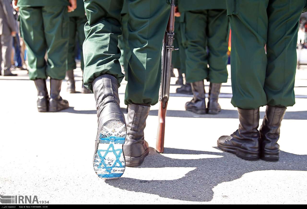 الإمام الخامنئي: الأعداء عاجزون عن ارتكاب حماقة ضدّ إيران