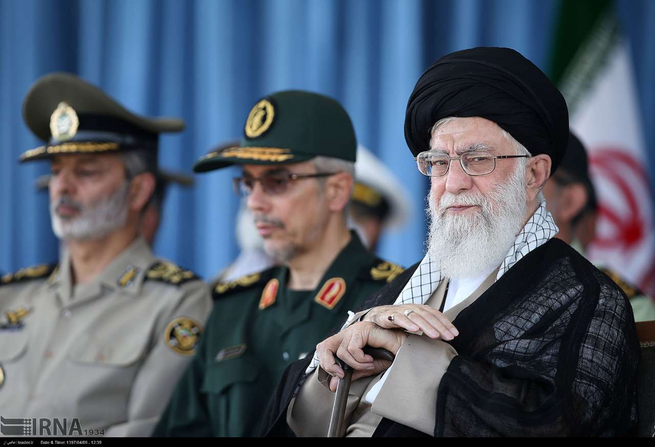 الإمام الخامنئي: الأعداء عاجزون عن ارتكاب حماقة ضدّ إيران